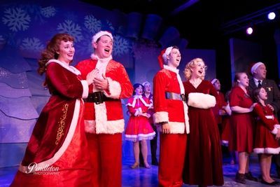 Amanda Hart Bassett (Betty Haynes), Jonathan Garcia (Bob Wallace), Preson Lee Isham ( Photo