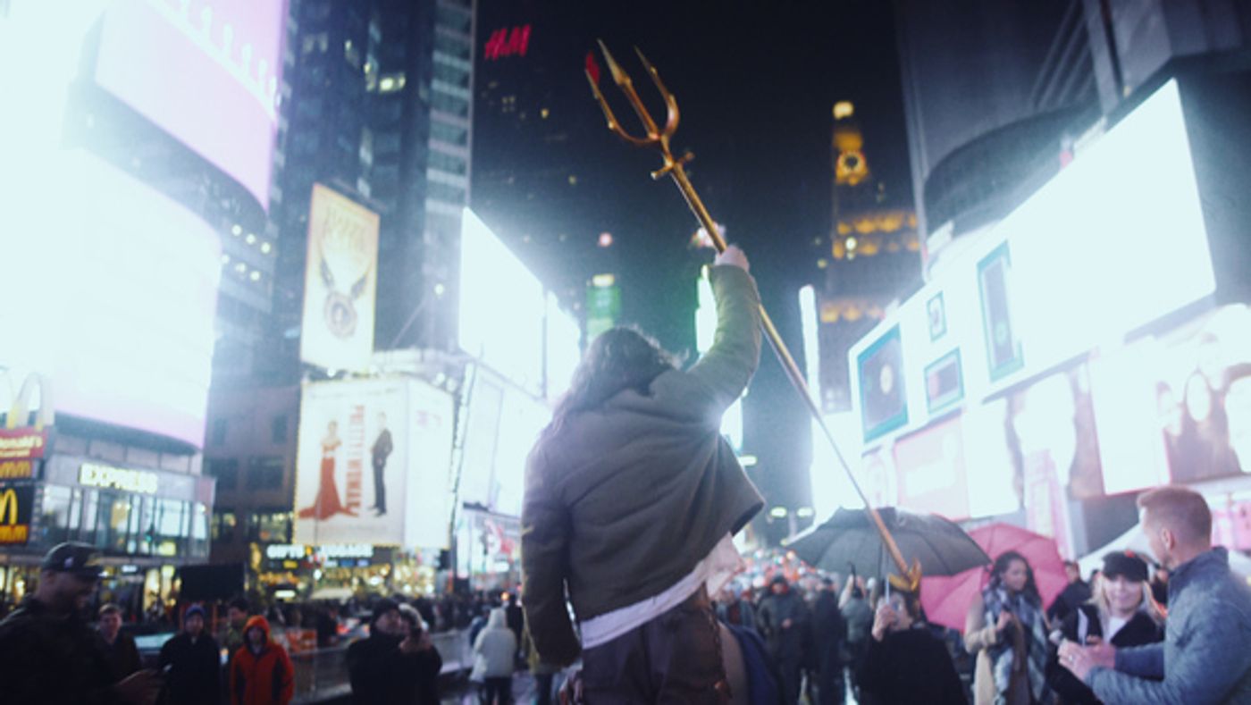 Photo Flash: Jason Momoa Surprises Fans in Times Square Before AQUAMAN Screening  Image