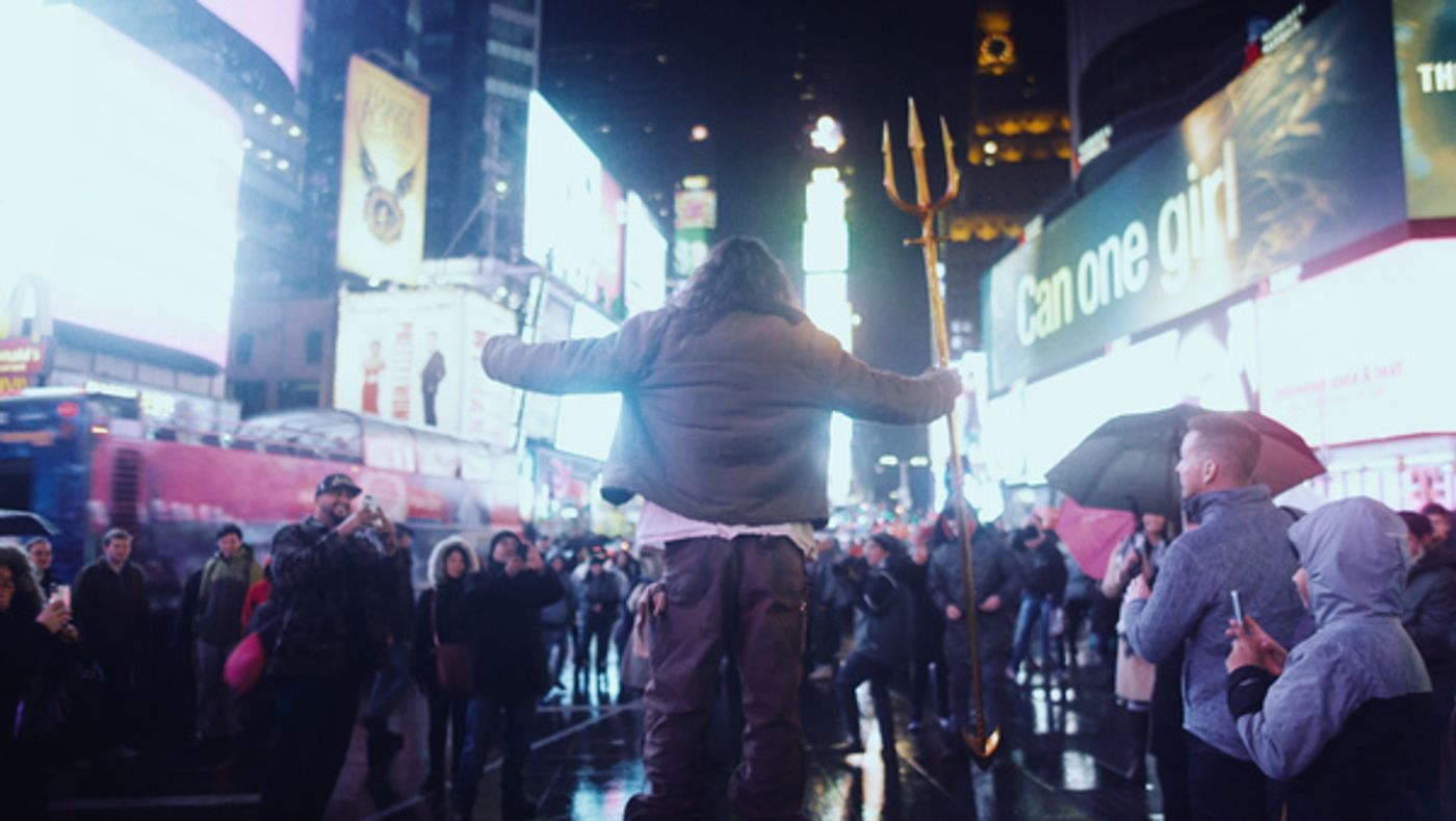 Photo Flash: Jason Momoa Surprises Fans in Times Square Before AQUAMAN Screening  Image