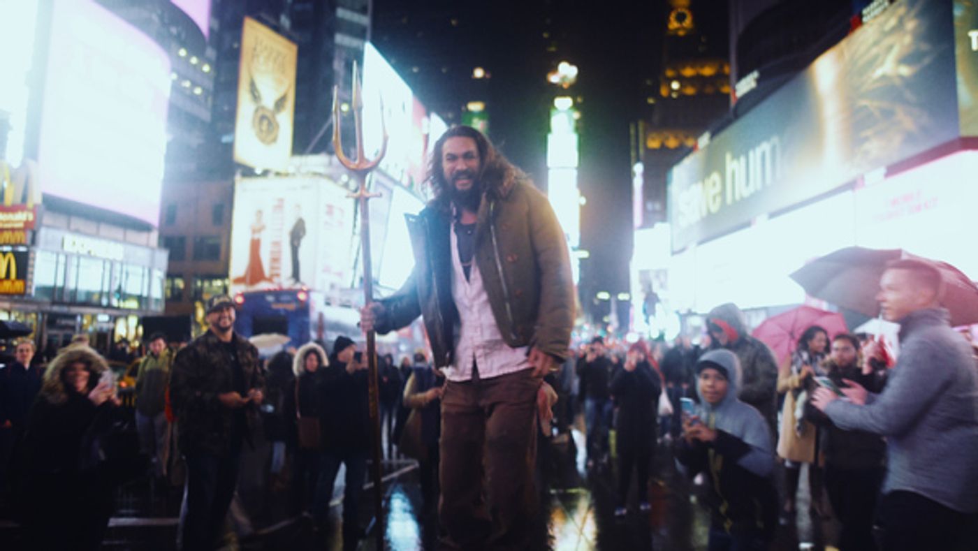 Photo Flash: Jason Momoa Surprises Fans in Times Square Before AQUAMAN Screening  Image
