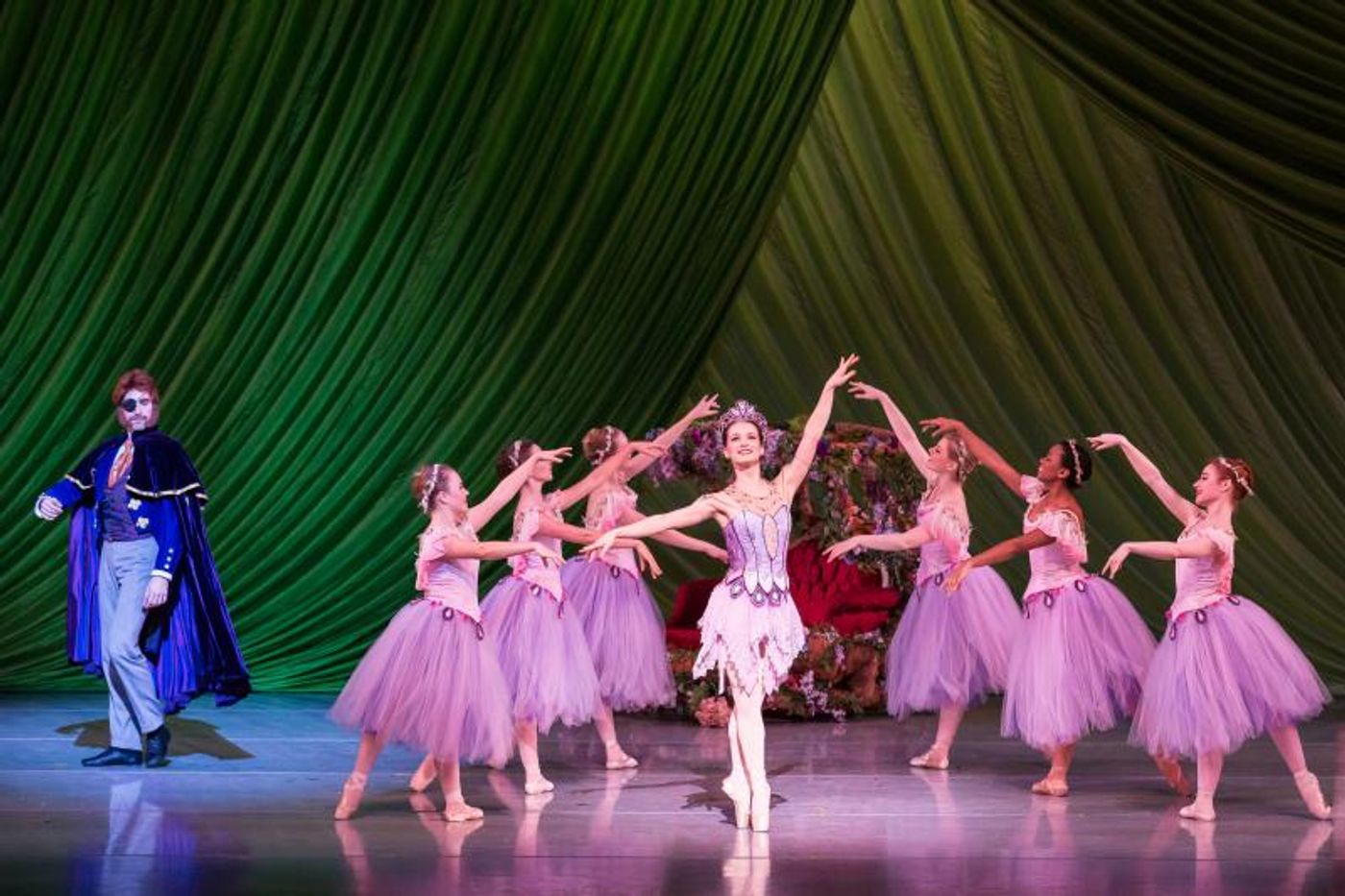 Review: After 10 Years, Nashville Ballet's NASHVILLE'S NUTCRACKER Dazzles and Delights  Image