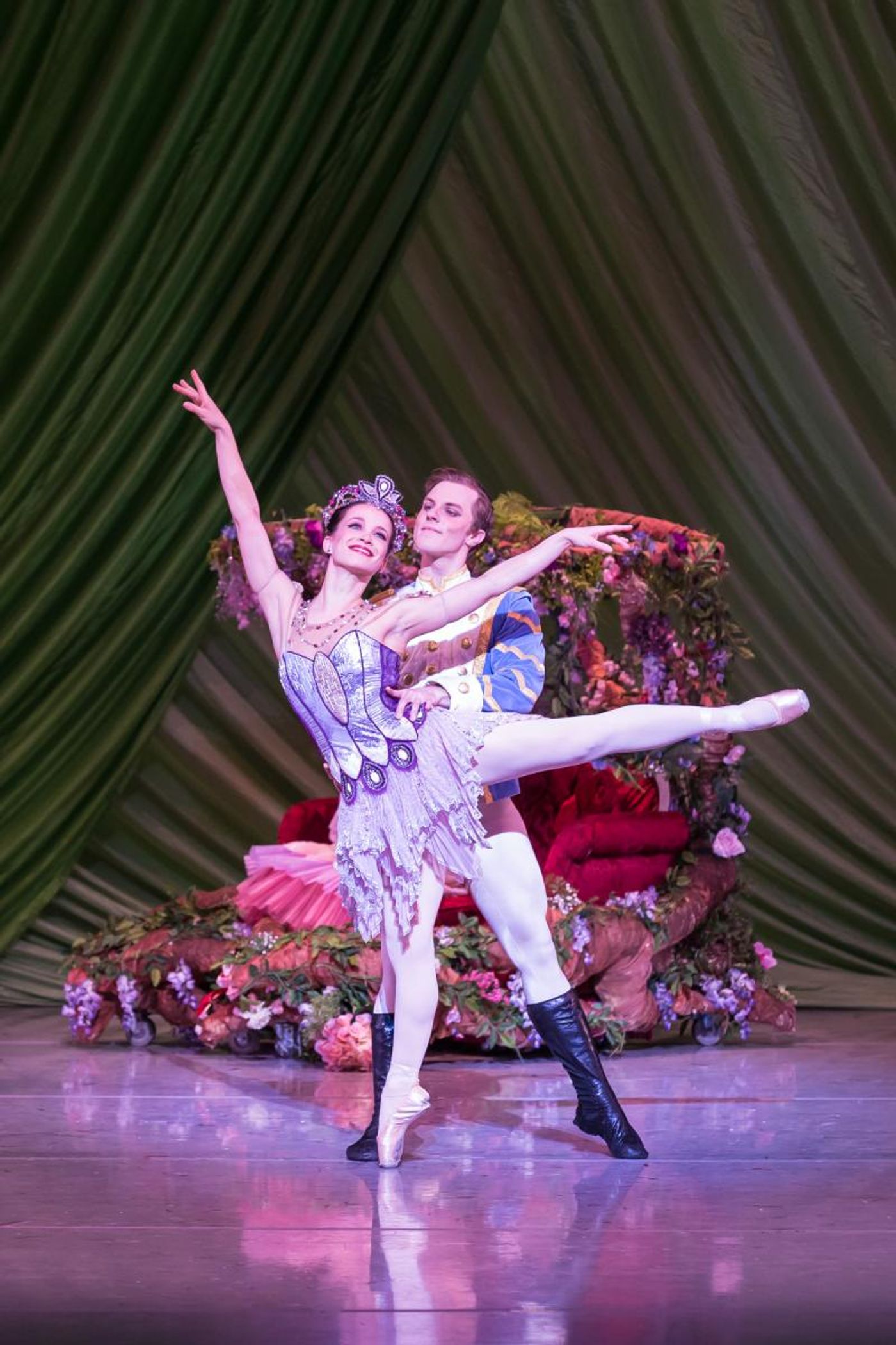 Review: After 10 Years, Nashville Ballet's NASHVILLE'S NUTCRACKER Dazzles and Delights  Image