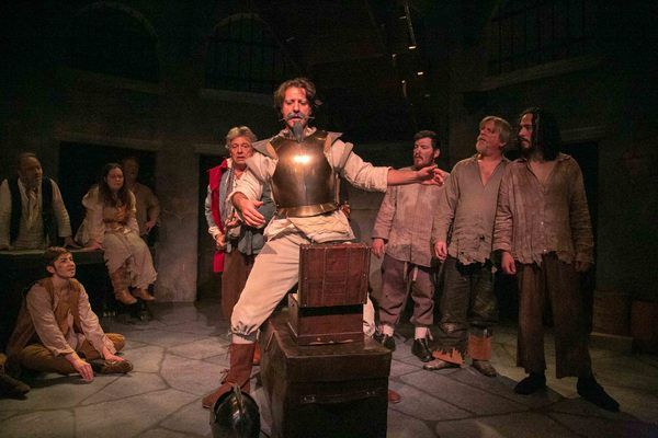 Fred Rueck and cast of Man of La Mancha Photo