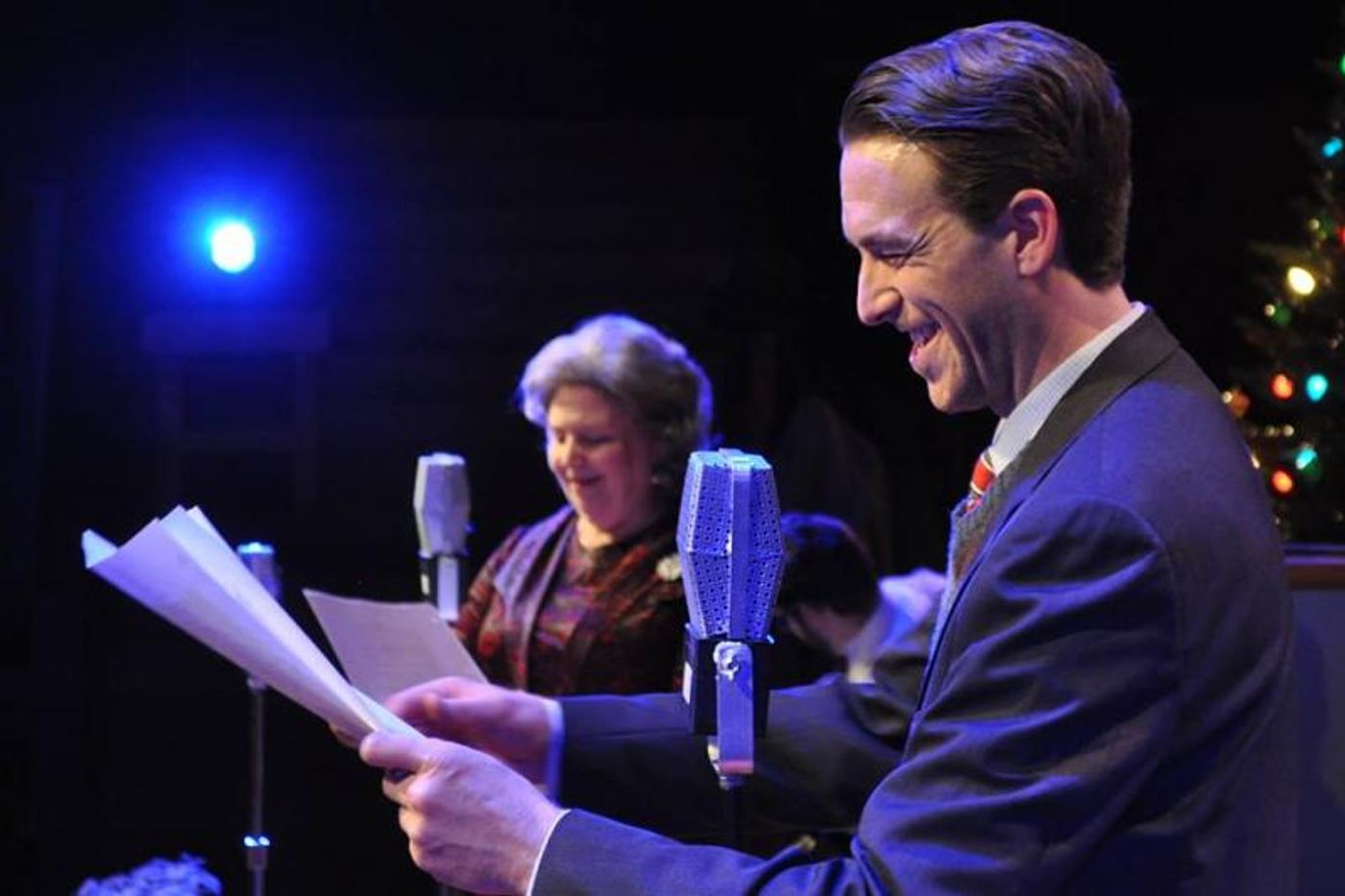 Review: IT'S A WONDERFUL LIFE: A LIVE RADIO PLAY at Metropolitan Ensemble Theatre At The Warwick  Image