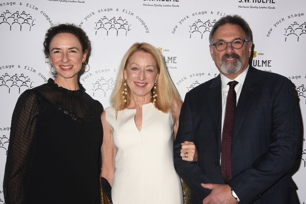  Johanna Pfaelzer, Patricia Wettig, and Ken Olin  Photo