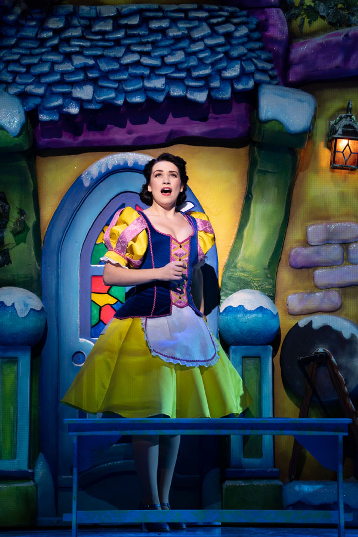 Photo Flash: First Look at SNOW WHITE at the London Palladium  Image