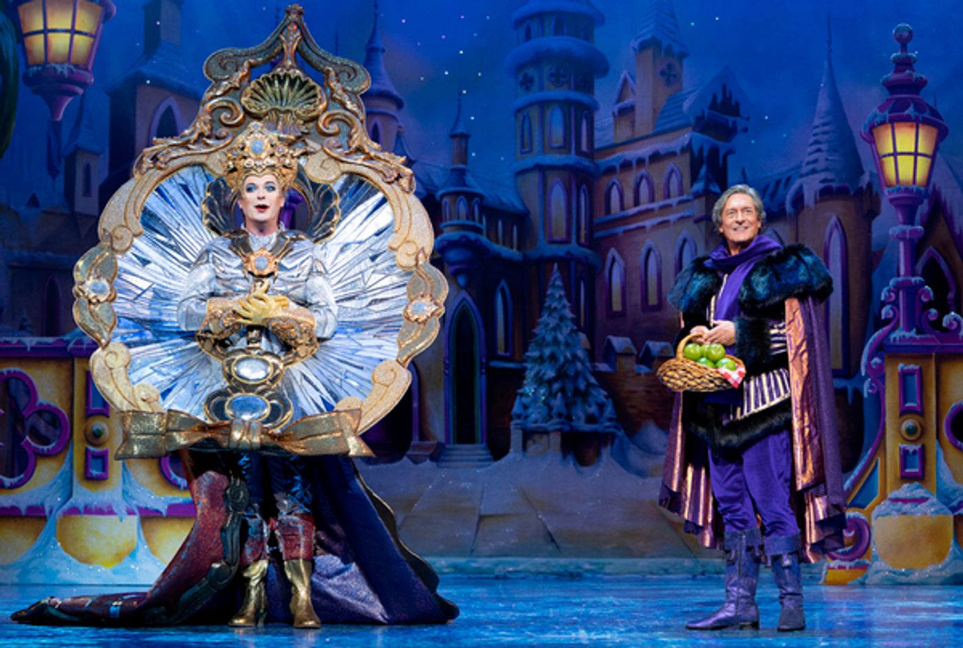 Photo Flash: First Look at SNOW WHITE at the London Palladium  Image