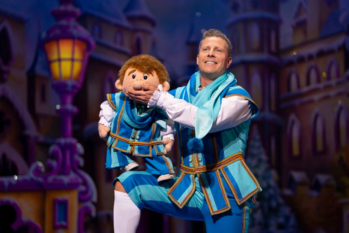 Photo Flash: First Look at SNOW WHITE at the London Palladium  Image