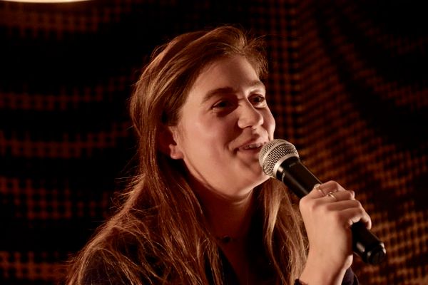 Laura Dreyfuss Photo