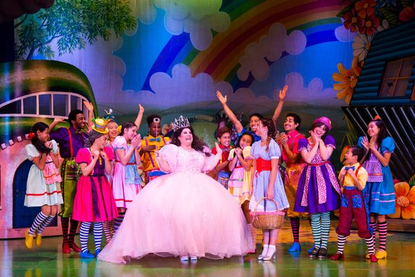 Marissa Jaret Winokur, Mackenzie Ziegler and Youth Ensemble Photo