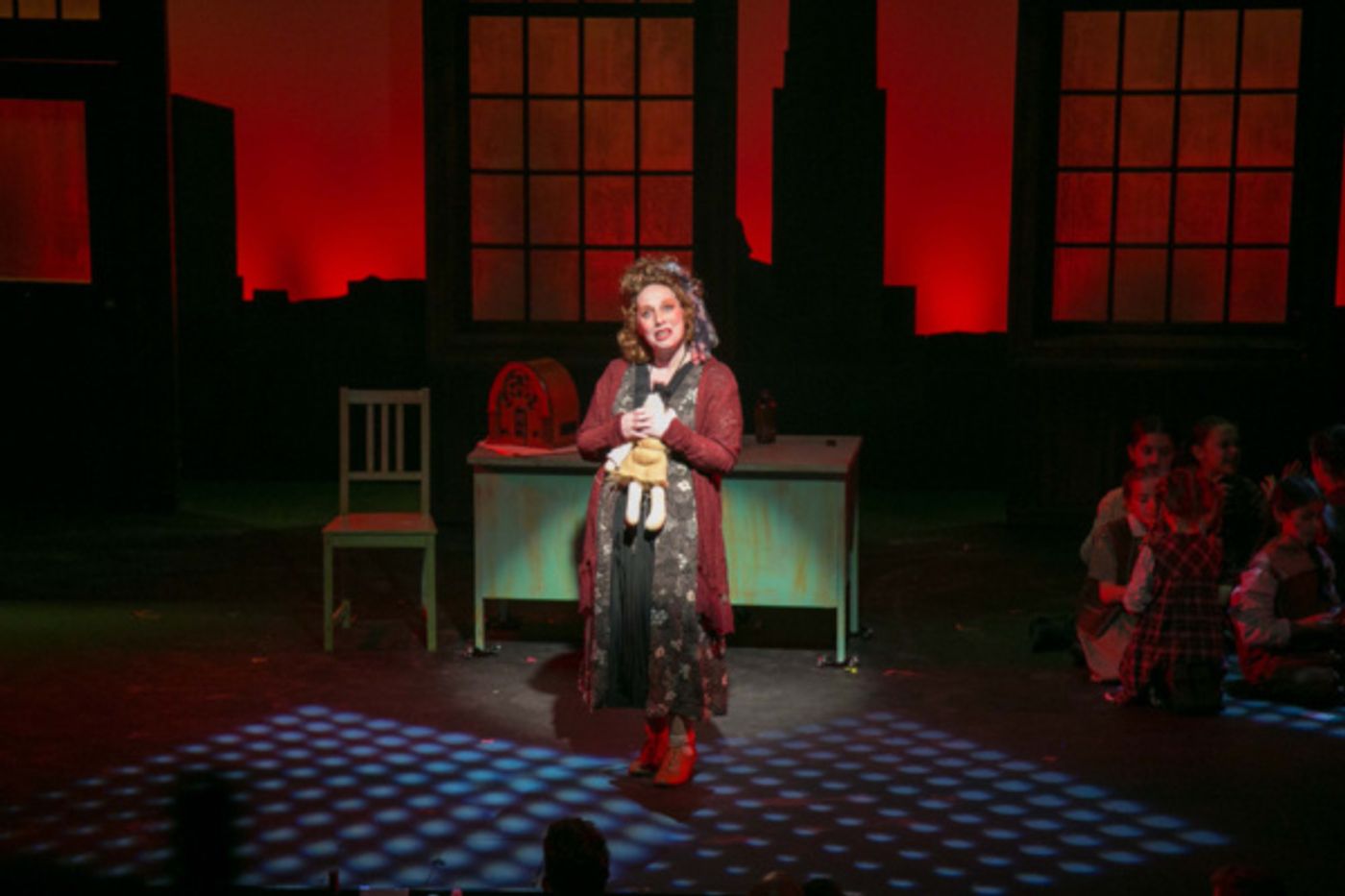 Photo Flash: Downtown Cabaret Theatre Stages ANNIE  Image