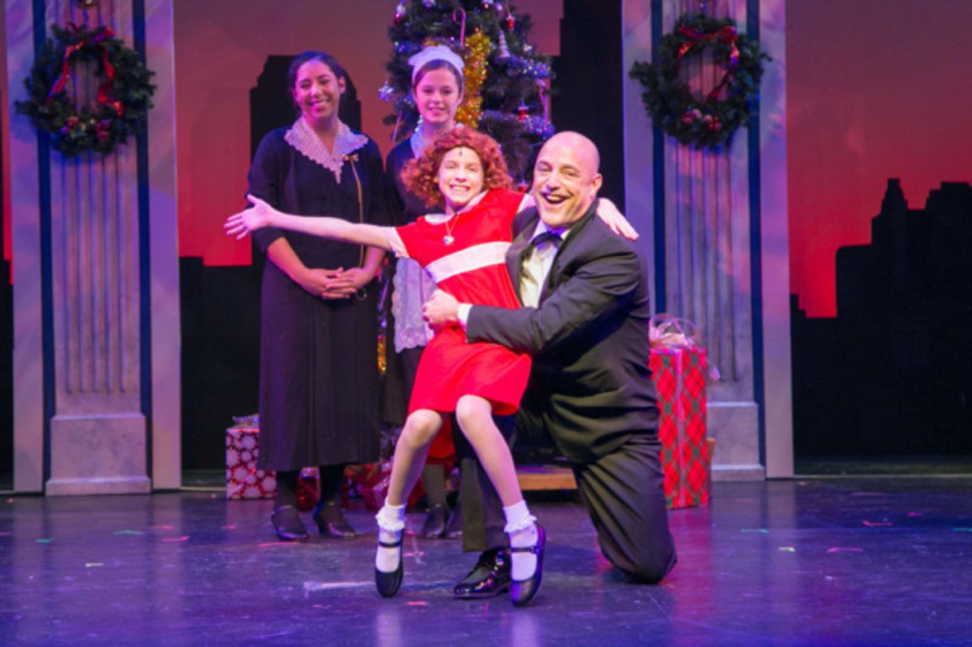 Photo Flash: Downtown Cabaret Theatre Stages ANNIE  Image