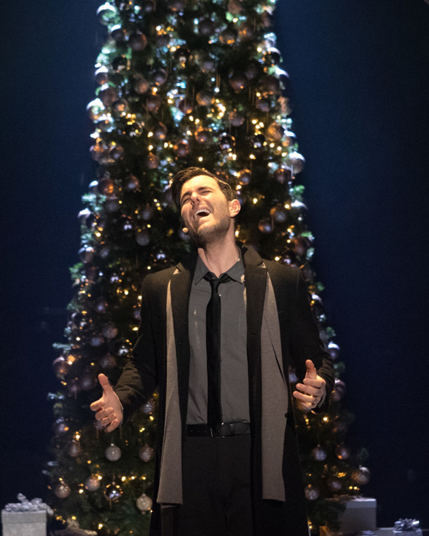 Photo Flash: LOVE ACTUALLY LIVE Brings The Holidays To The Wallis  Image