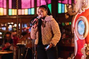 Kristolyn Lloyd Photo