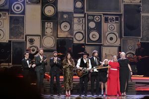 Bobby Bones, Lady Antebellum, Brooks & Dunn, Kristin Chenoweth, Kelly Clarkson, and M Photo