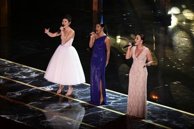  Phillipa Soo, RenÅ½e Elise Goldsberry, and Jasmine Cephas Jones  Photo