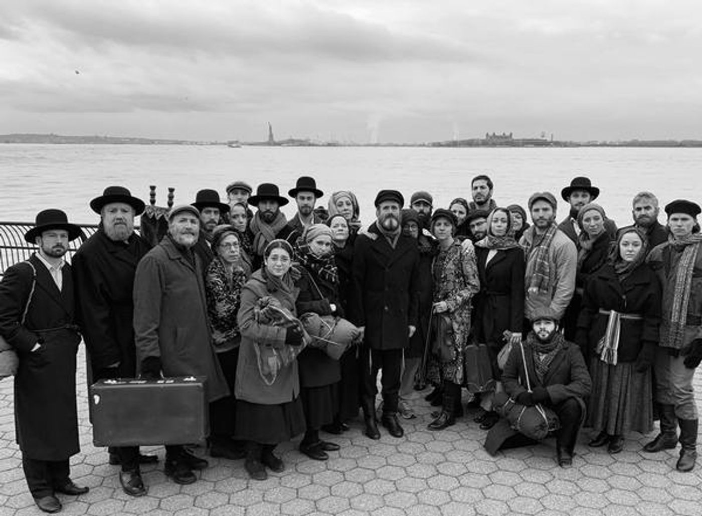Photo Flash: Yiddish FIDDLER ON THE ROOF Cast Poses in Front of Ellis Island  Image