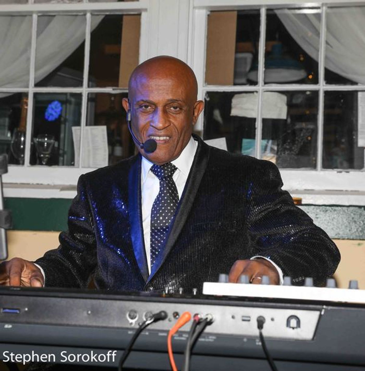 Photo Coverage: International Singers Lilian & Maycol Ring In The New Year at Trevini  Image