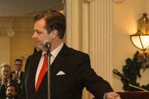 Anthony Kearns enchants the crowd. Photo