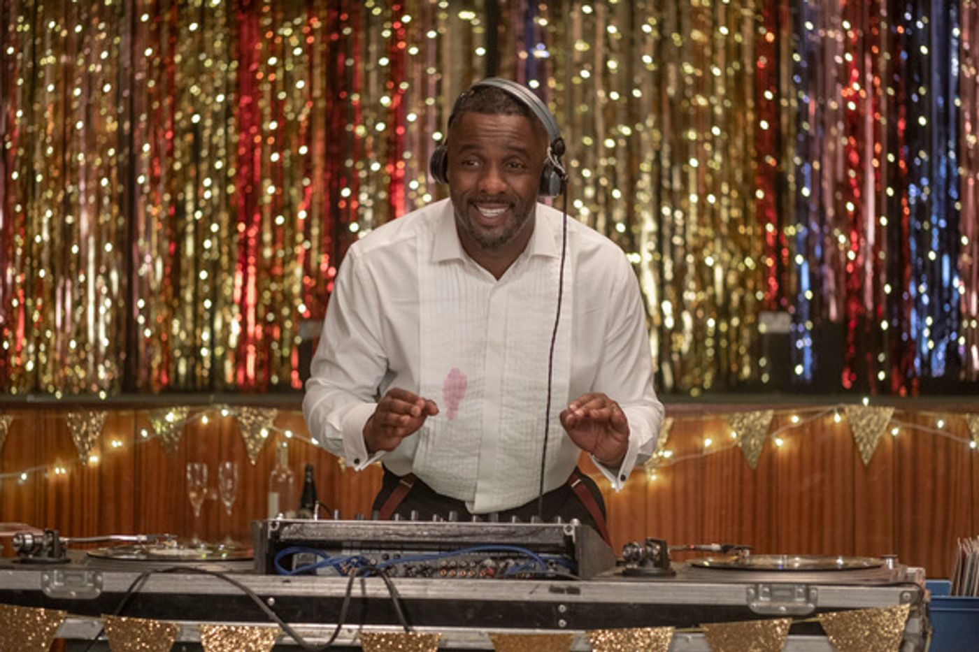 Photo Flash: First Look at Idris Elba in Netflix's TURN UP CHARLIE Photo Flash: First Look at Idris Elba in Netflix's TURN UP CHARLIE Image