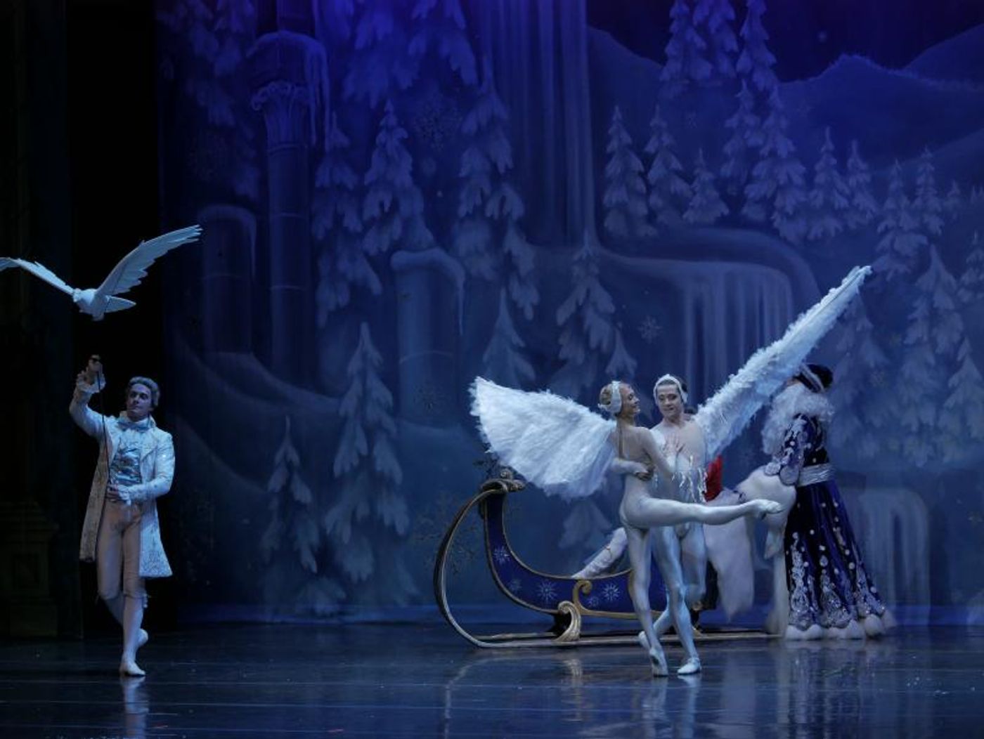 Review: Moscow Ballet's THE GREAT RUSSIAN NUTCRACKER Wows And Satiates At The Soraya  Image