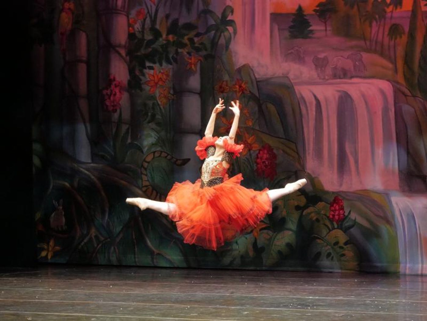 Review: Moscow Ballet's THE GREAT RUSSIAN NUTCRACKER Wows And Satiates At The Soraya  Image