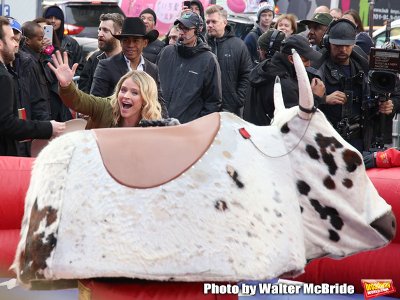 Photo Coverage: GMA DAY Host Michael Strahan Braves Mechanical Bull Ride In Times Square!  Image