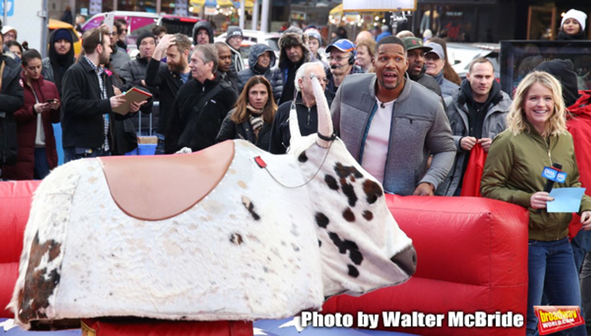 Sarah Haines cheers on Michael Strahan at 