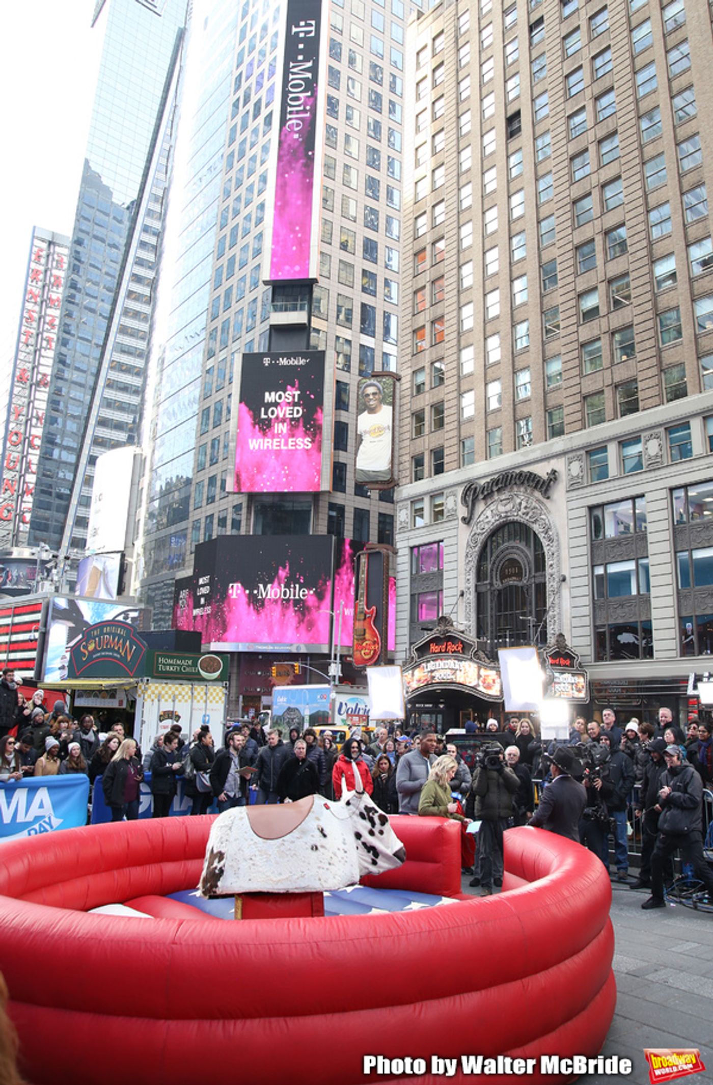 Photo Coverage: GMA DAY Host Michael Strahan Braves Mechanical Bull Ride In Times Square!  Image