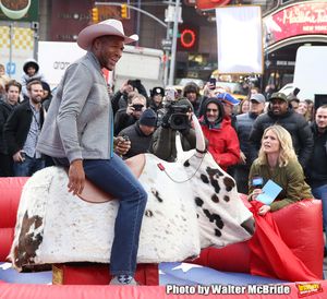 Sarah Haines cheers on Michael Strahan @ BroadwayWorld Sarah Haines cheers on Michael Strahan Photo