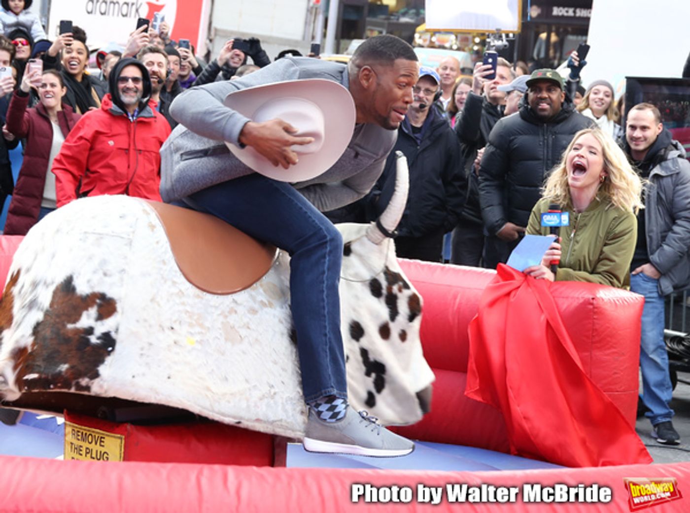 Photo Coverage: GMA DAY Host Michael Strahan Braves Mechanical Bull Ride In Times Square!  Image