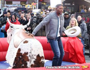 Sarah Haines cheers on Michael Strahan @ BroadwayWorld Sarah Haines cheers on Michael Strahan Photo