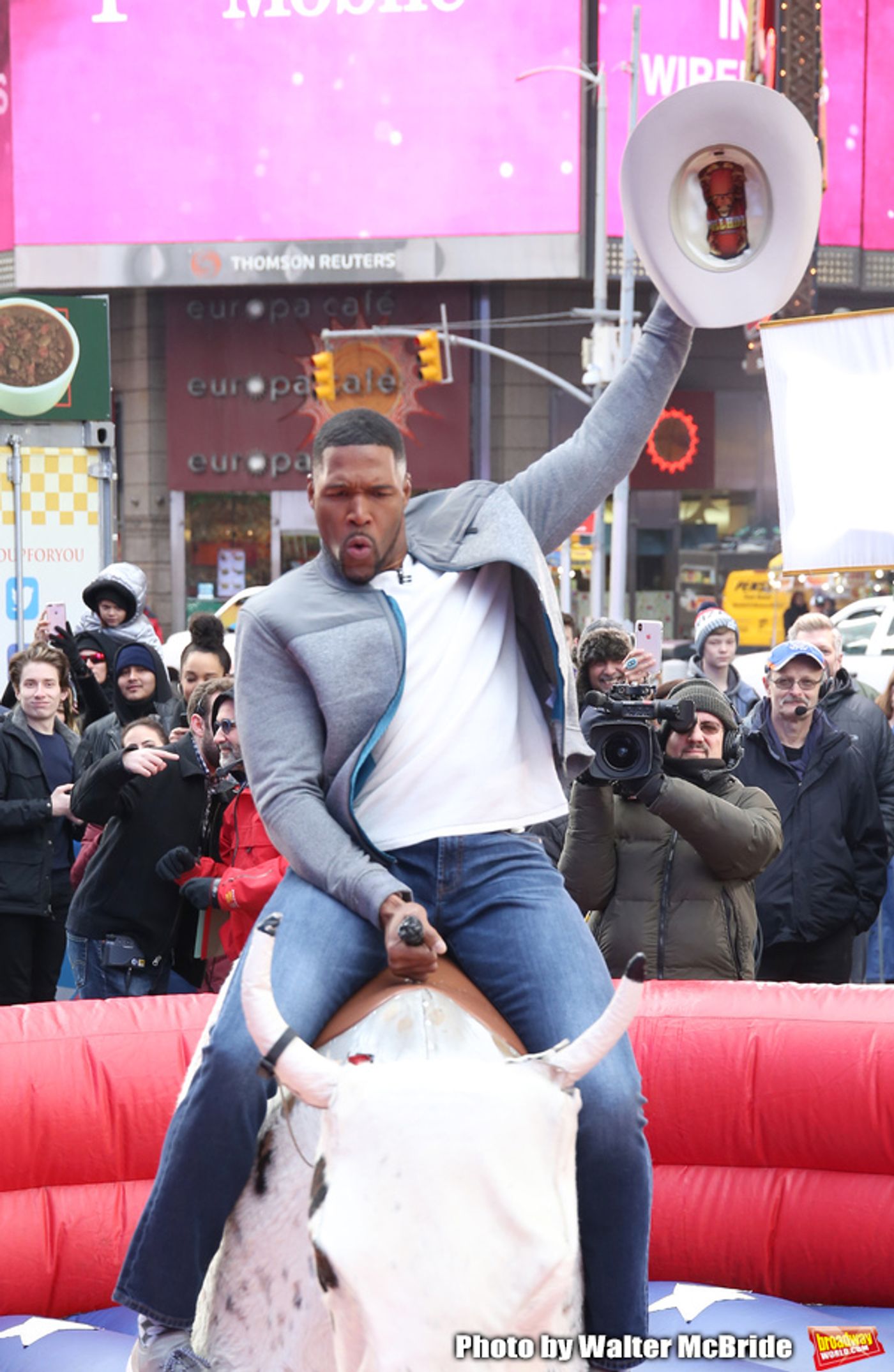 Photo Coverage: GMA DAY Host Michael Strahan Braves Mechanical Bull Ride In Times Square!  Image