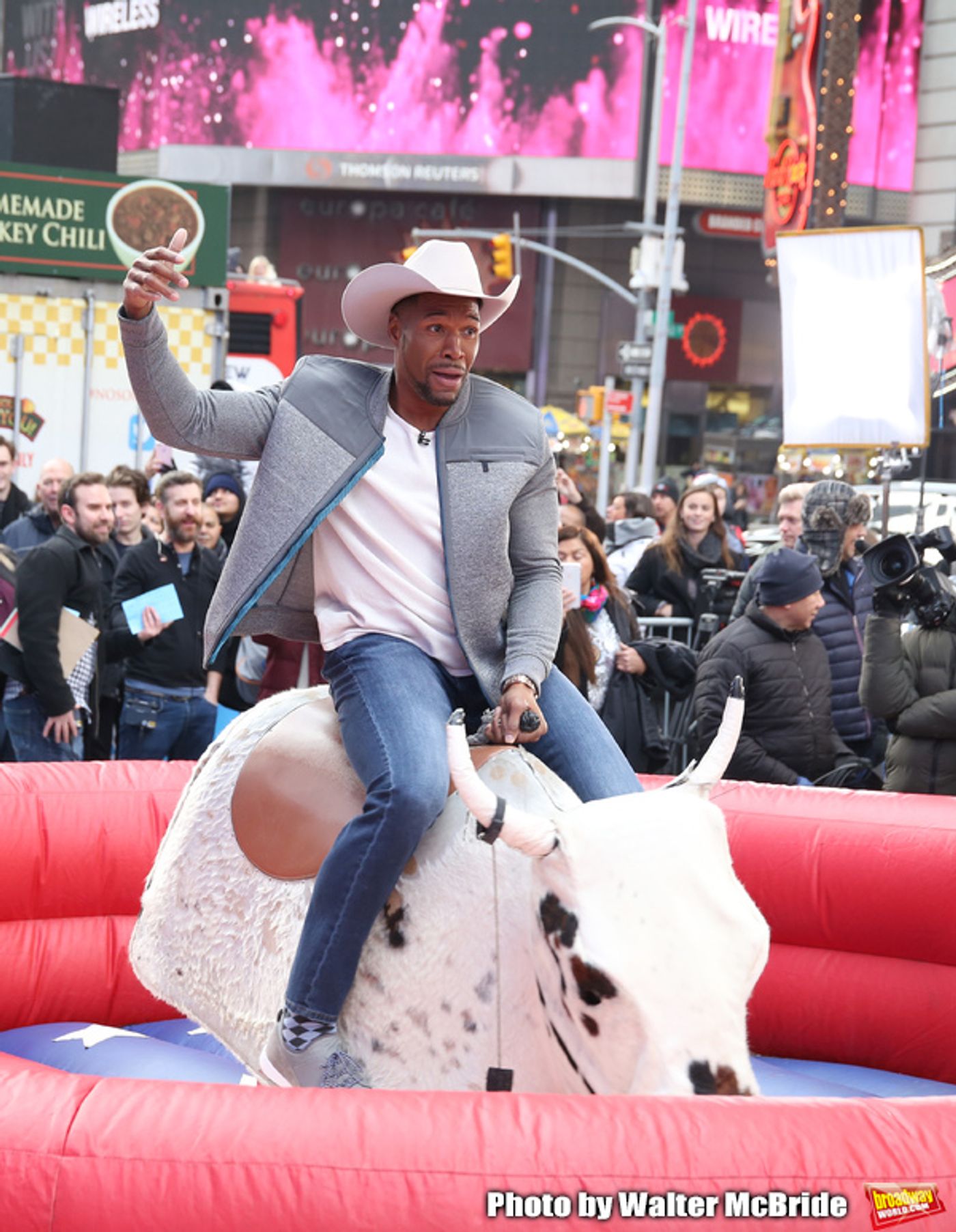 Photo Coverage: GMA DAY Host Michael Strahan Braves Mechanical Bull Ride In Times Square!  Image