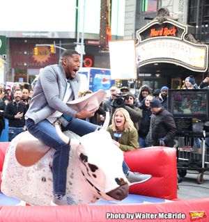 Sarah Haines cheers on Michael Strahan @ BroadwayWorld Sarah Haines cheers on Michael Strahan Photo
