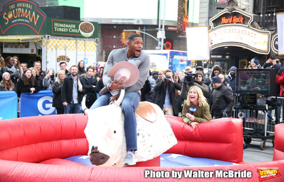 Sarah Haines cheers on Michael Strahan at 