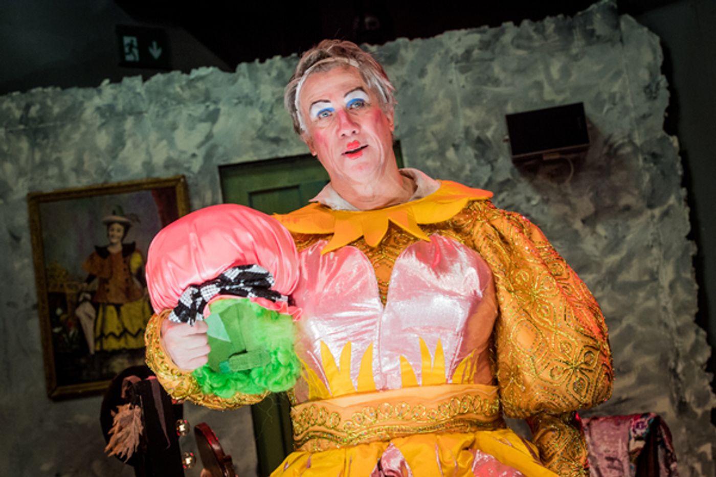 Photo Flash: Peter Duncan Stars In THE DAME At Park Theatre  Image