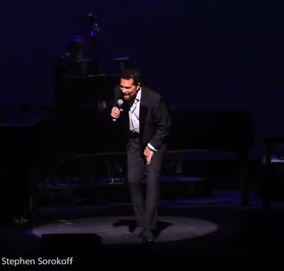 Clint Holmes Photo