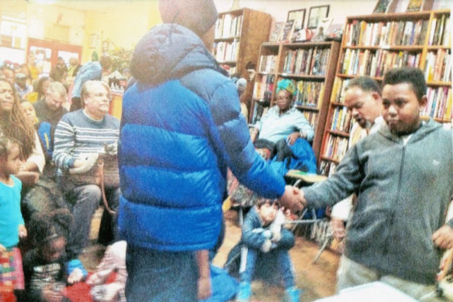 Photo Flash: Inside the First Annual Kwanzaa Celebration at Sisters Uptown Bookstore Image