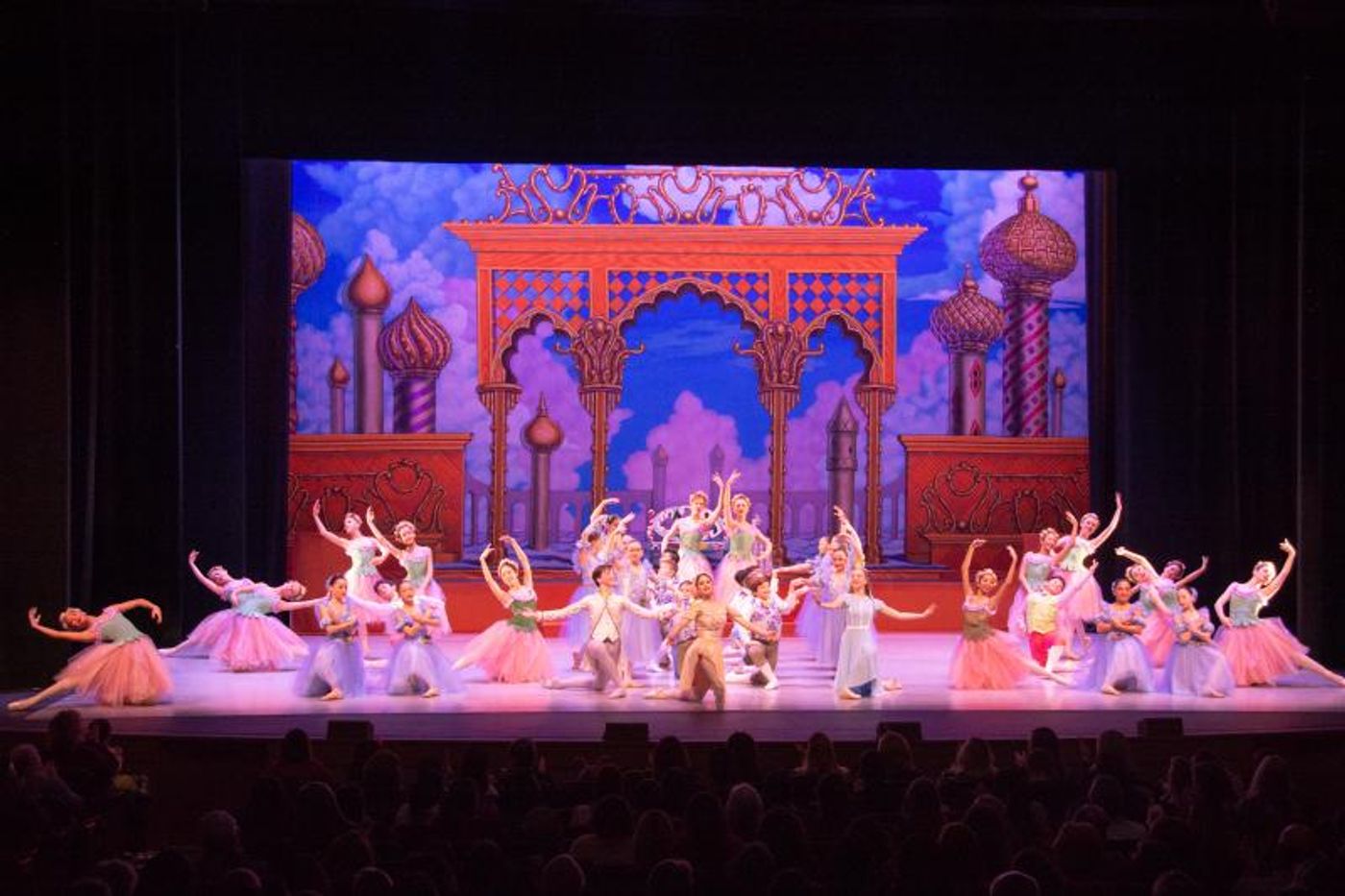 Review: Los Angeles Youth Ballet's NUTCRACKER Scores With A Delightful, Whimsical And Polished Presentation At The Alex Theatre  Image