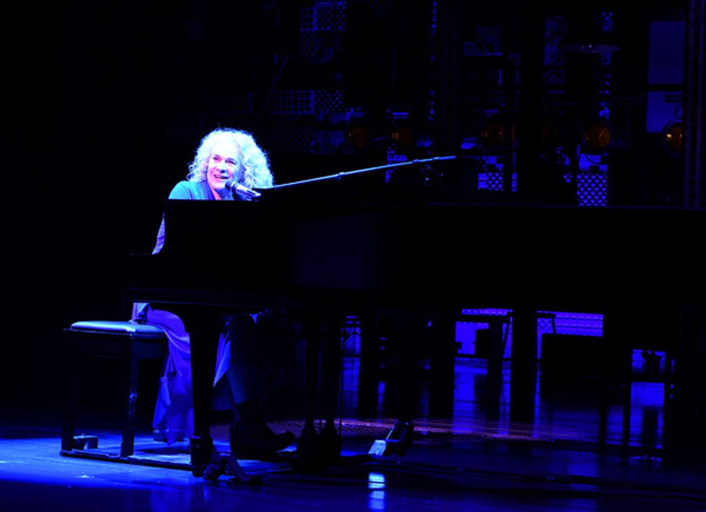 Photo Flash: Carole King Surprises the Cast of BEAUTIFUL With a Performance and Curtain Call  Image