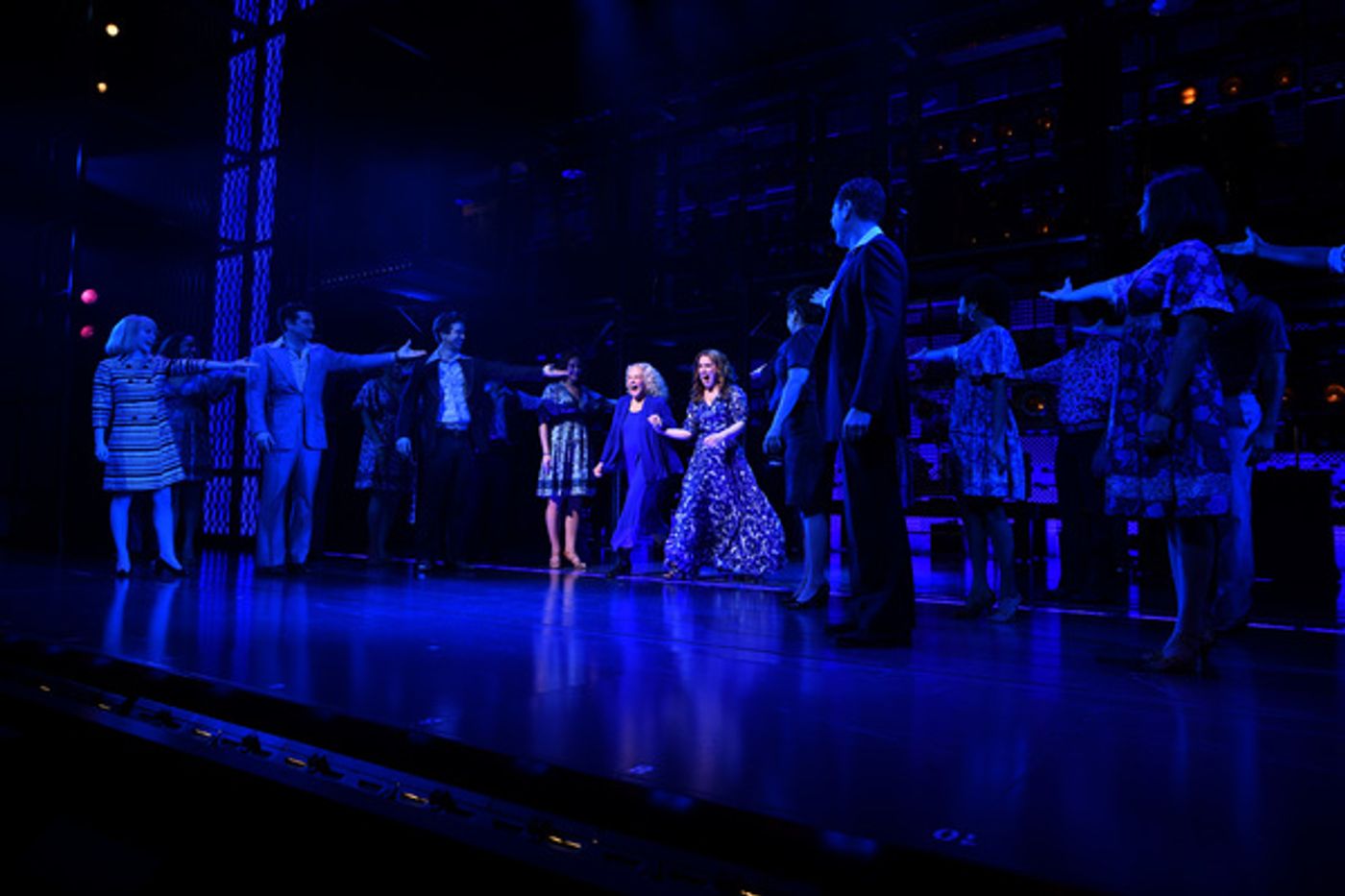 Photo Flash: Carole King Surprises the Cast of BEAUTIFUL With a Performance and Curtain Call  Image