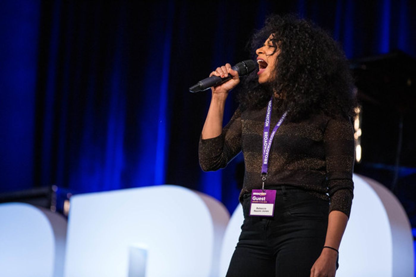 Photo Flash: Laura Osnes, Derek Klena, and More Perform in R&H Goes Pop! at BroadwayCon  Image