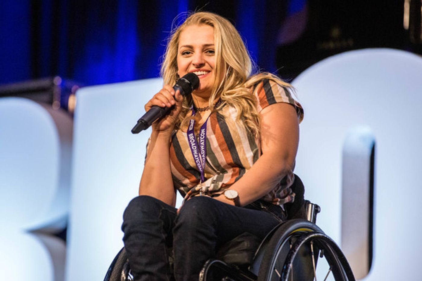 Photo Flash: Laura Osnes, Derek Klena, and More Perform in R&H Goes Pop! at BroadwayCon  Image