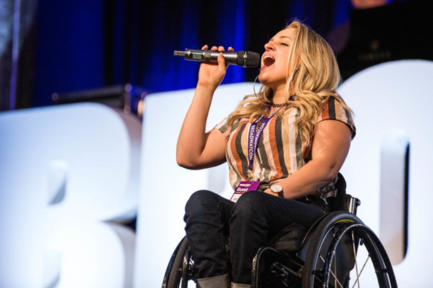 Photo Flash: Laura Osnes, Derek Klena, and More Perform in R&H Goes Pop! at BroadwayCon  Image