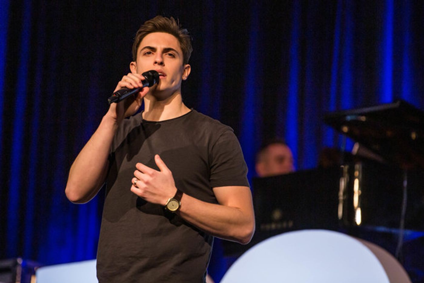 Photo Flash: Laura Osnes, Derek Klena, and More Perform in R&H Goes Pop! at BroadwayCon  Image