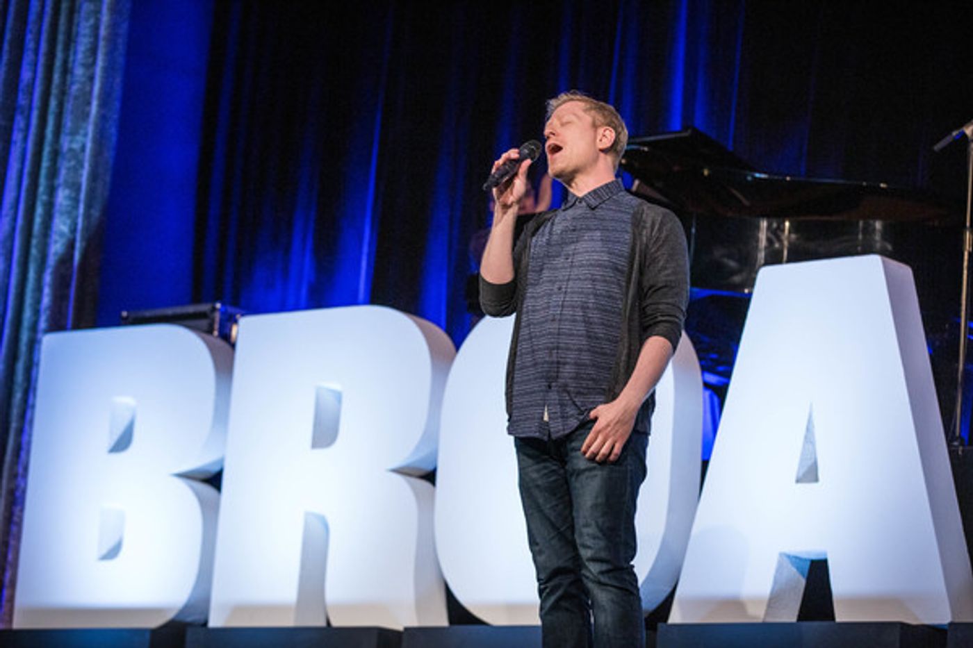 Photo Flash: Laura Osnes, Derek Klena, and More Perform in R&H Goes Pop! at BroadwayCon  Image