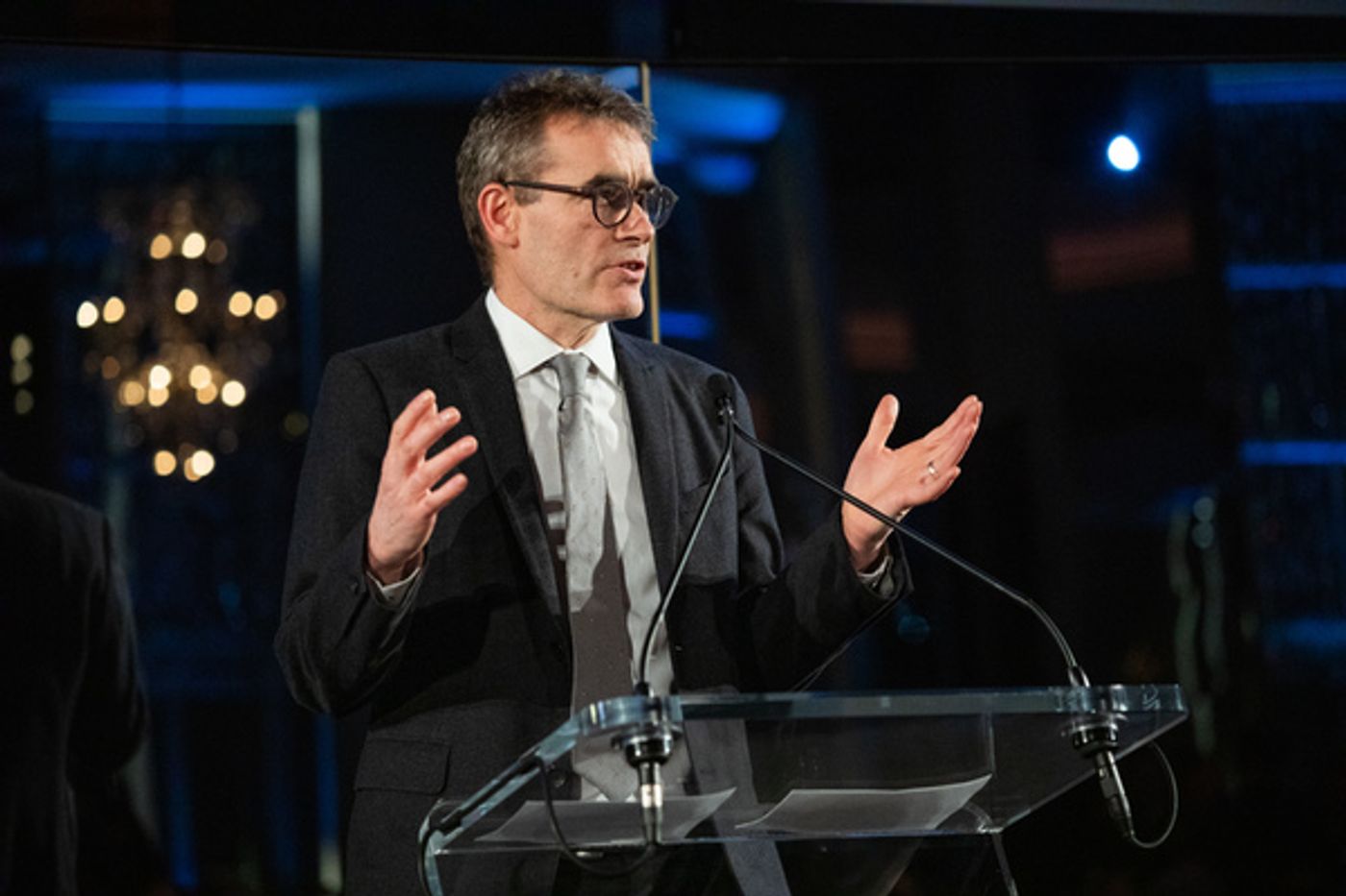 Photo Flash: Bryan Cranston, Tony Goldwyn and More Attend American Associates of The National Theatre Gala Celebrating NETWORK  Image