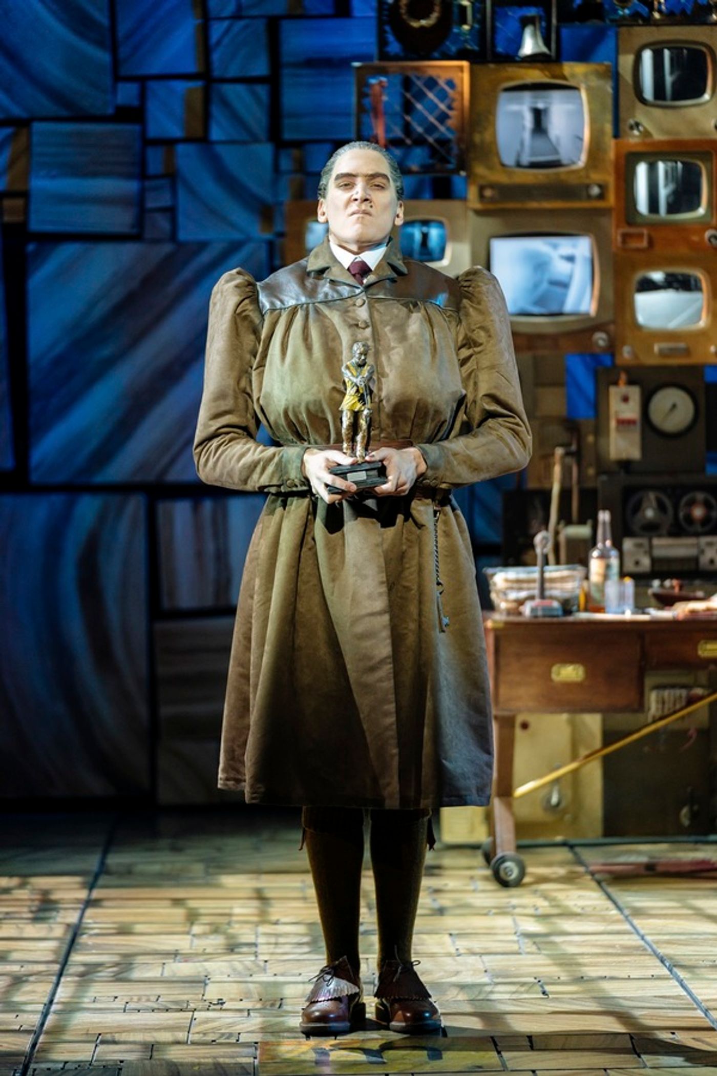 Photo Flash: First Look at Elliot Harper Terrifying MATILDA as Miss Trunchbull  Image