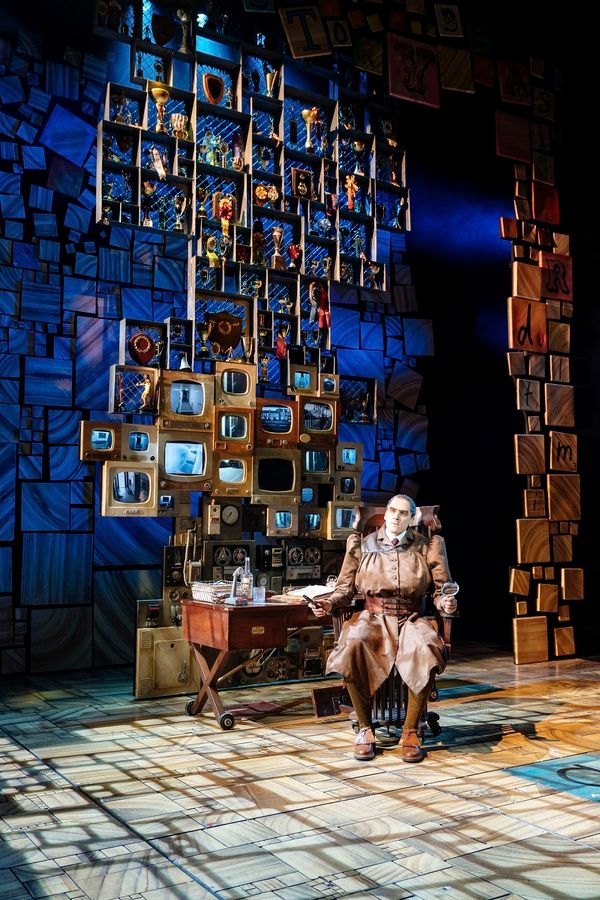 Photo Flash: First Look at Elliot Harper Terrifying MATILDA as Miss Trunchbull — photo 4 of 8